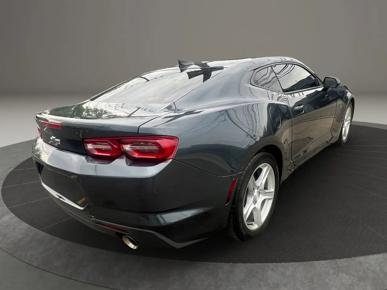 Used 2020 Chevrolet Camaro LT RWD image 5