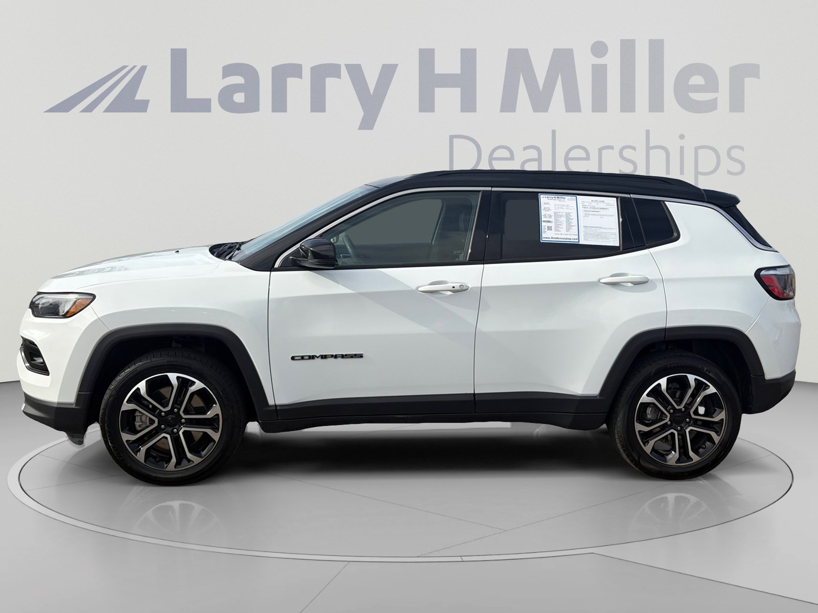 Used 2024 Jeep Compass Limited AWD/4WD image 3