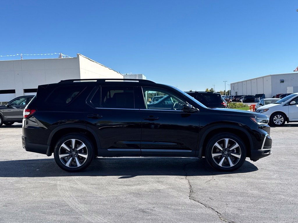 Used 2025 Honda Pilot Elite image 8