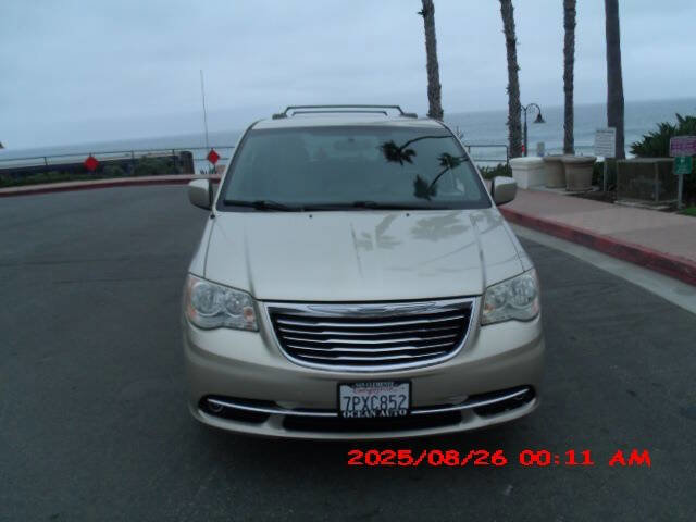 Used 2014 Chrysler Town & Country Touring image 34