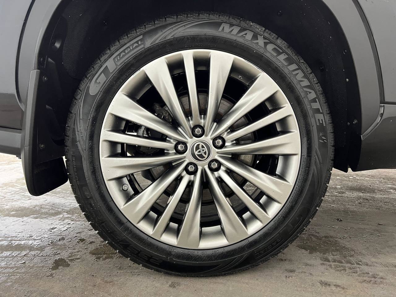 Used 2022 Toyota Highlander Platinum AWD/4WD image 36