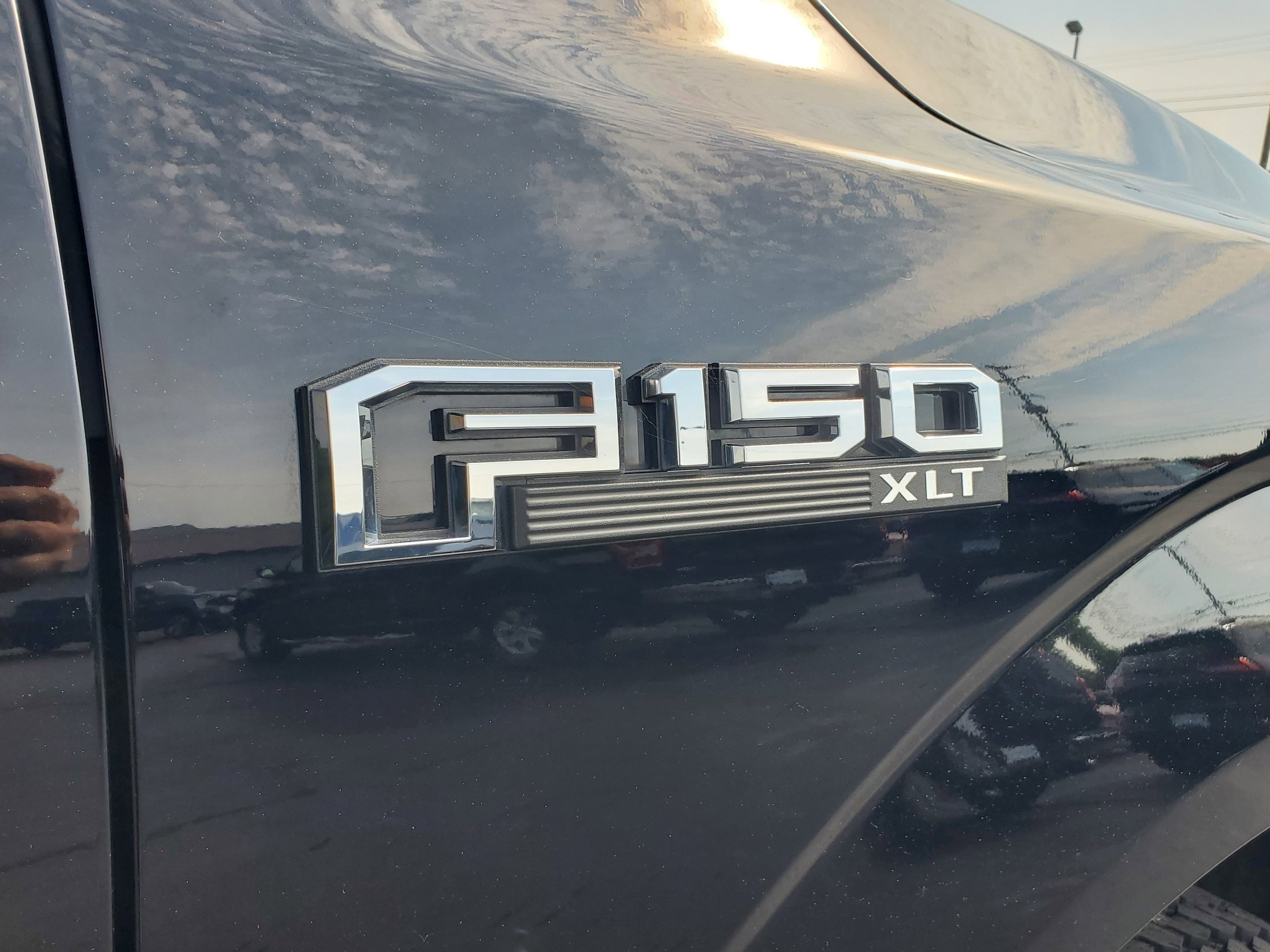 Used 2017 Ford F150 XLT w/ Equipment Group 302A Luxury AWD/4WD image 8