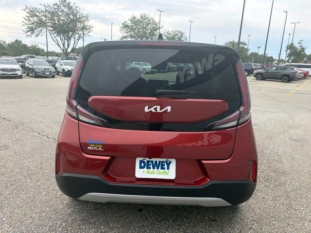 Used 2024 Kia Soul LX w/ Option Group 015 FWD image 4
