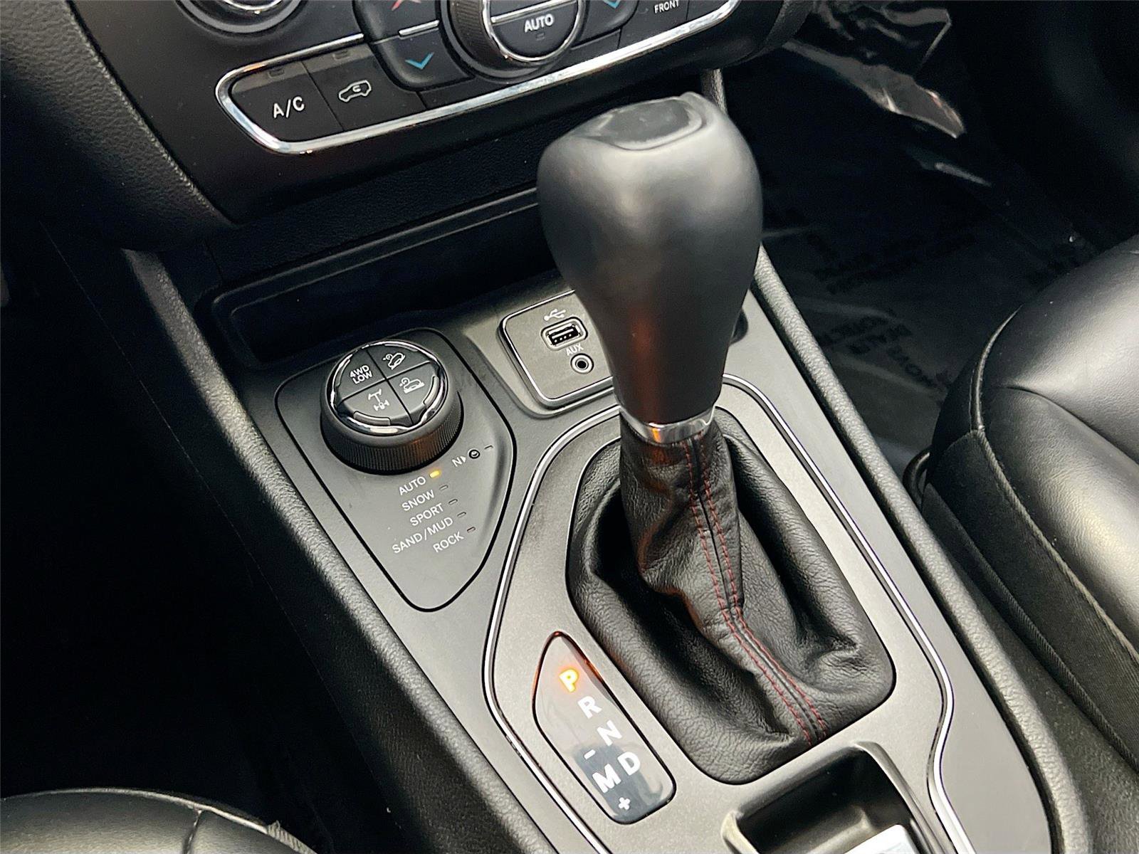 Used 2019 Jeep Cherokee Trailhawk w/ Comfort/Convenience Group image 17