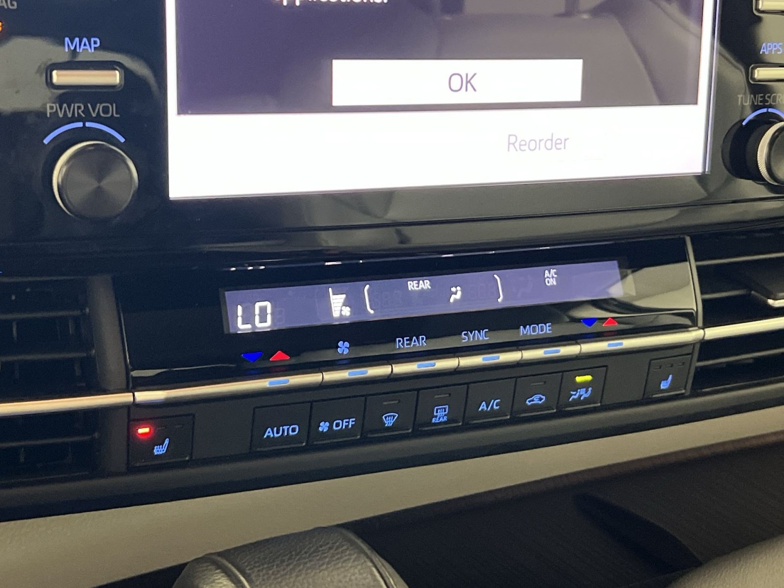 Used 2022 Toyota Sienna XLE FWD image 21