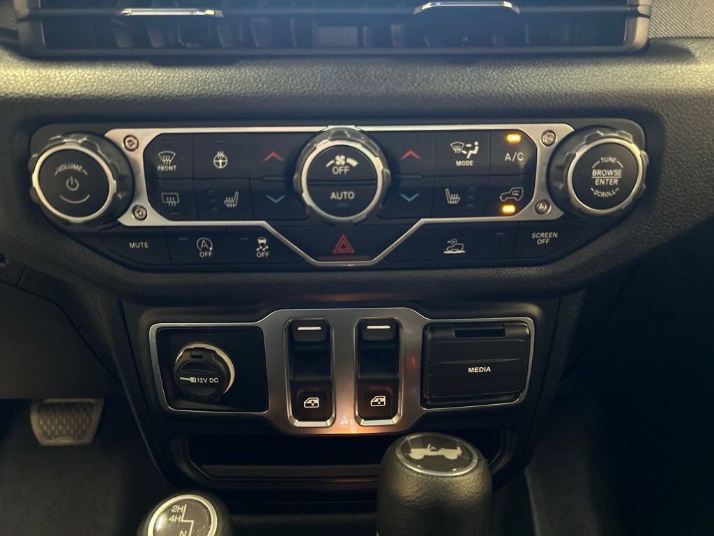 Used 2025 Jeep Wrangler Sport AWD/4WD image 22