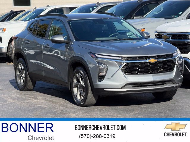 Used 2024 Chevrolet Trax LT w/ Driver Confidence Package FWD image 1