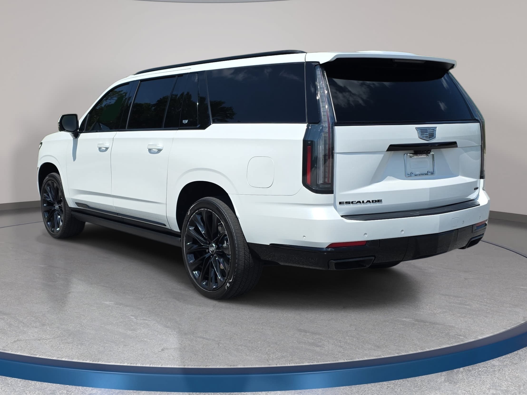 Used 2025 Cadillac Escalade ESV Sport Platinum w/ LPO, ONYX Package AWD/4WD image 7