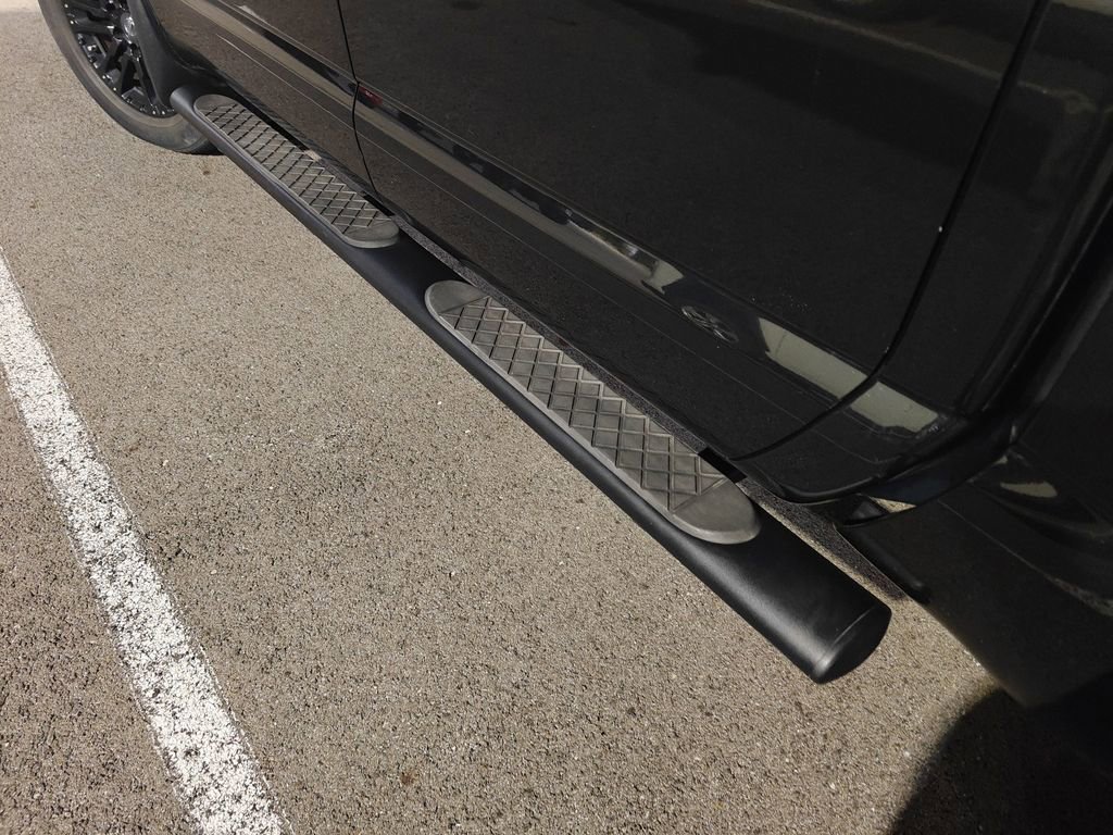 Used 2019 Nissan Titan SV w/ SV Convenience Package image 6