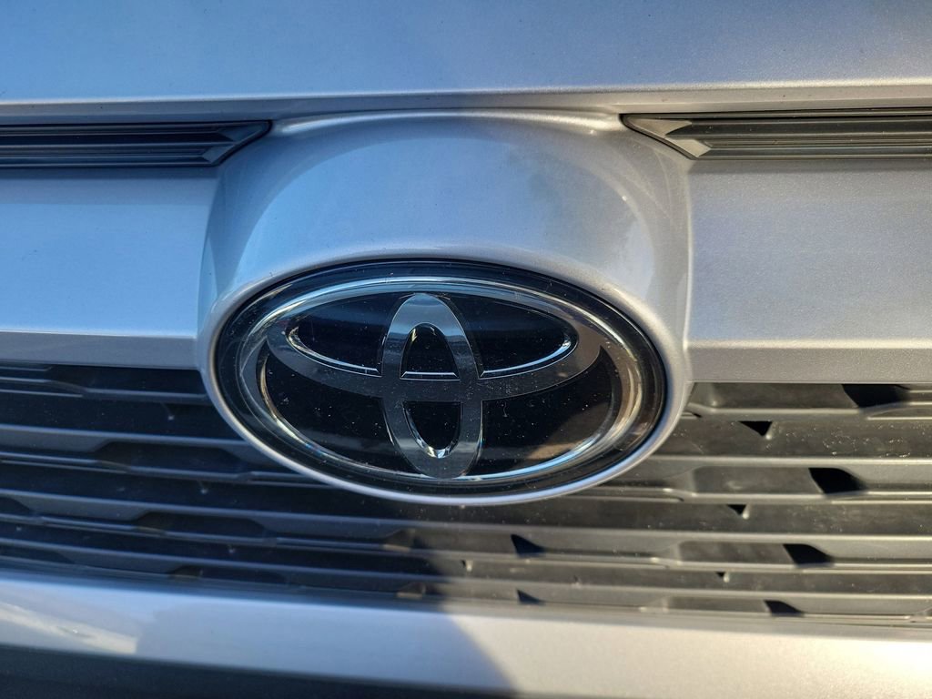 Used 2022 Toyota RAV4 XLE Premium image 7