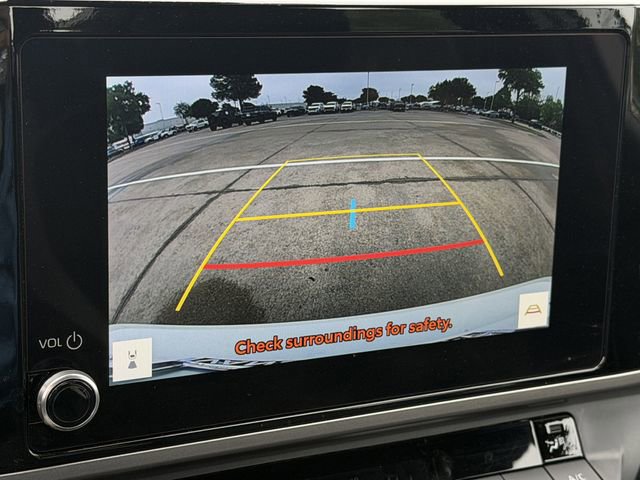 Used 2025 Toyota Camry SE FWD image 18