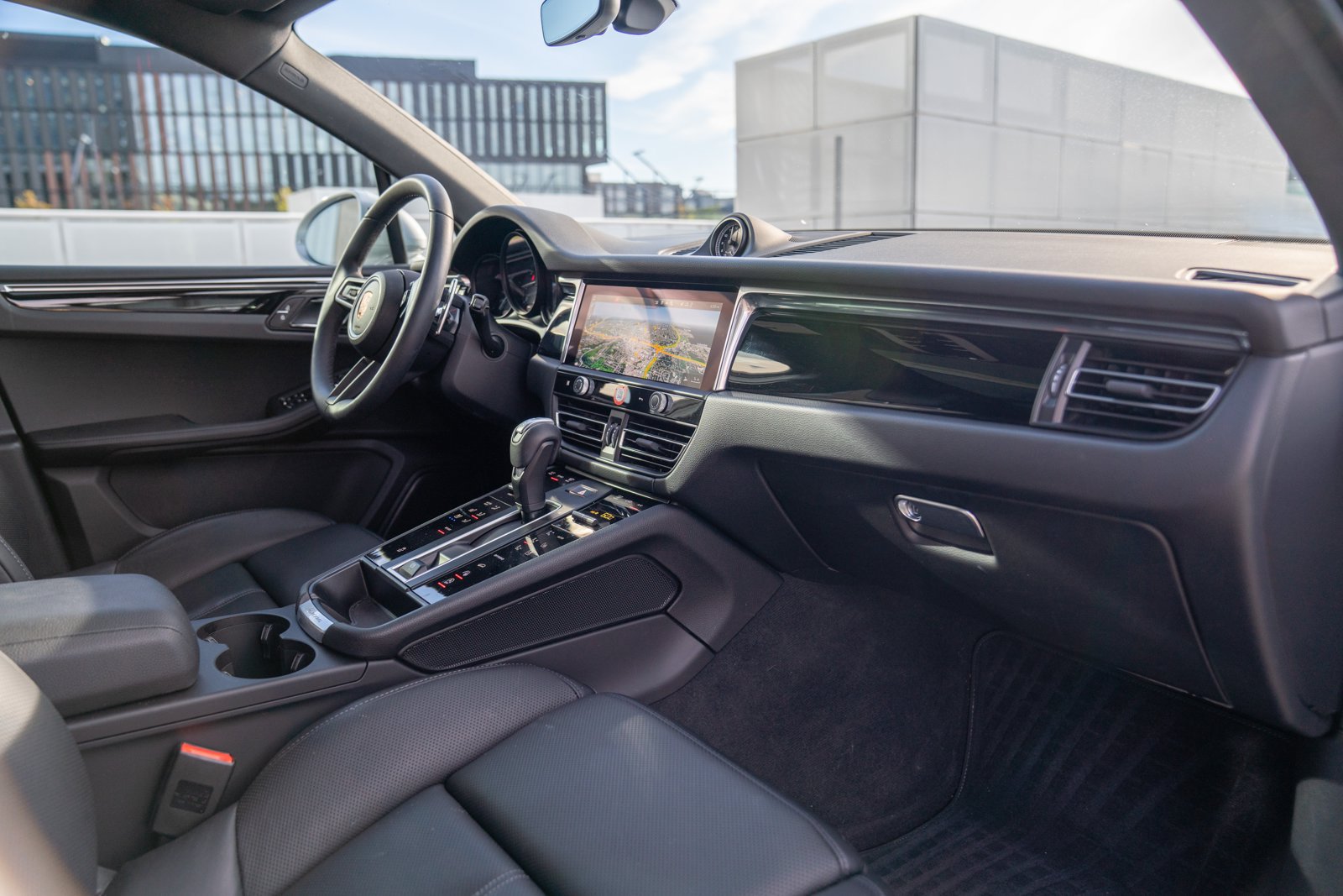 Certified 2026 Porsche Macan AWD/4WD image 24