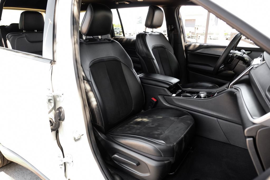 Used 2023 Jeep Grand Cherokee L Laredo AWD/4WD image 43