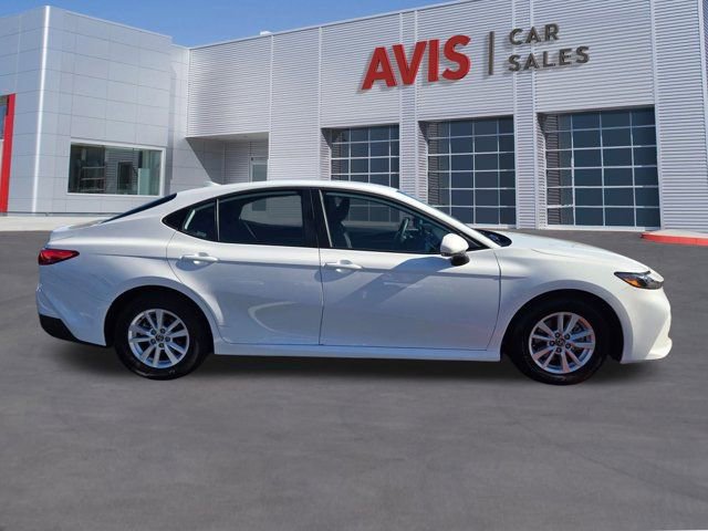 Used 2025 Toyota Camry LE image 5