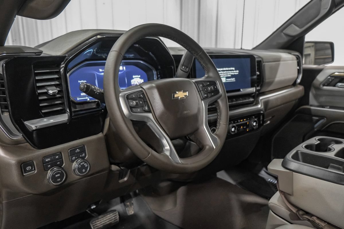 Used 2023 Chevrolet Silverado 1500 LT w/ Z71 Off-Road Package AWD/4WD image 14
