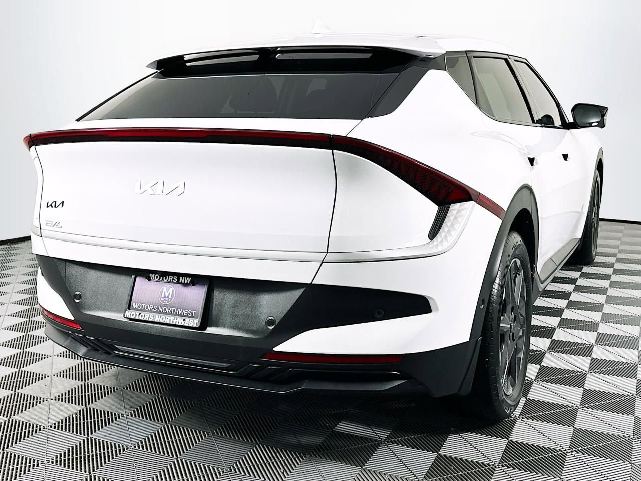 Used 2025 Kia EV6 Light w/ Light LR Technology Package RWD image 25