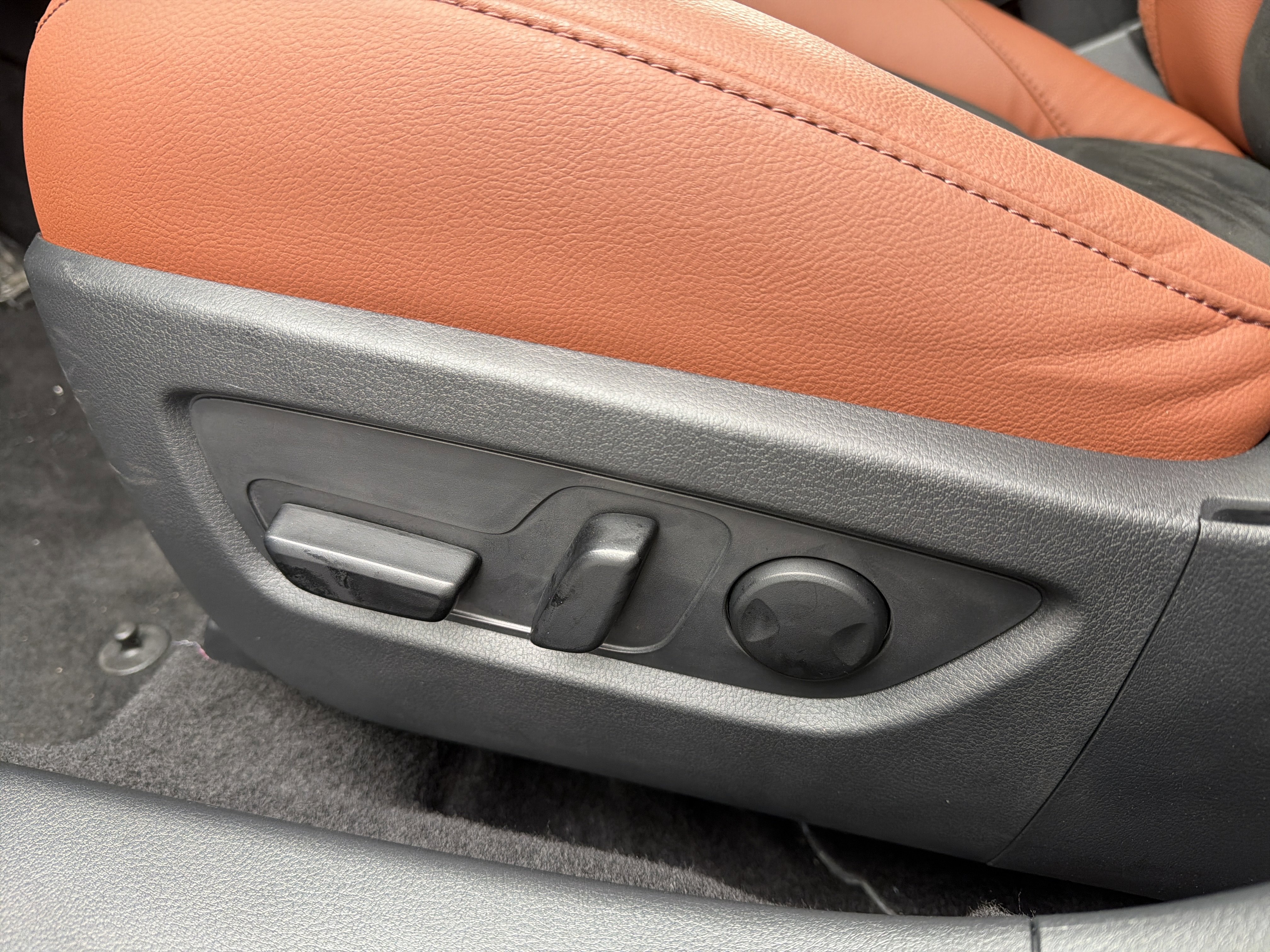 Used 2025 MAZDA CX-30 Carbon image 11