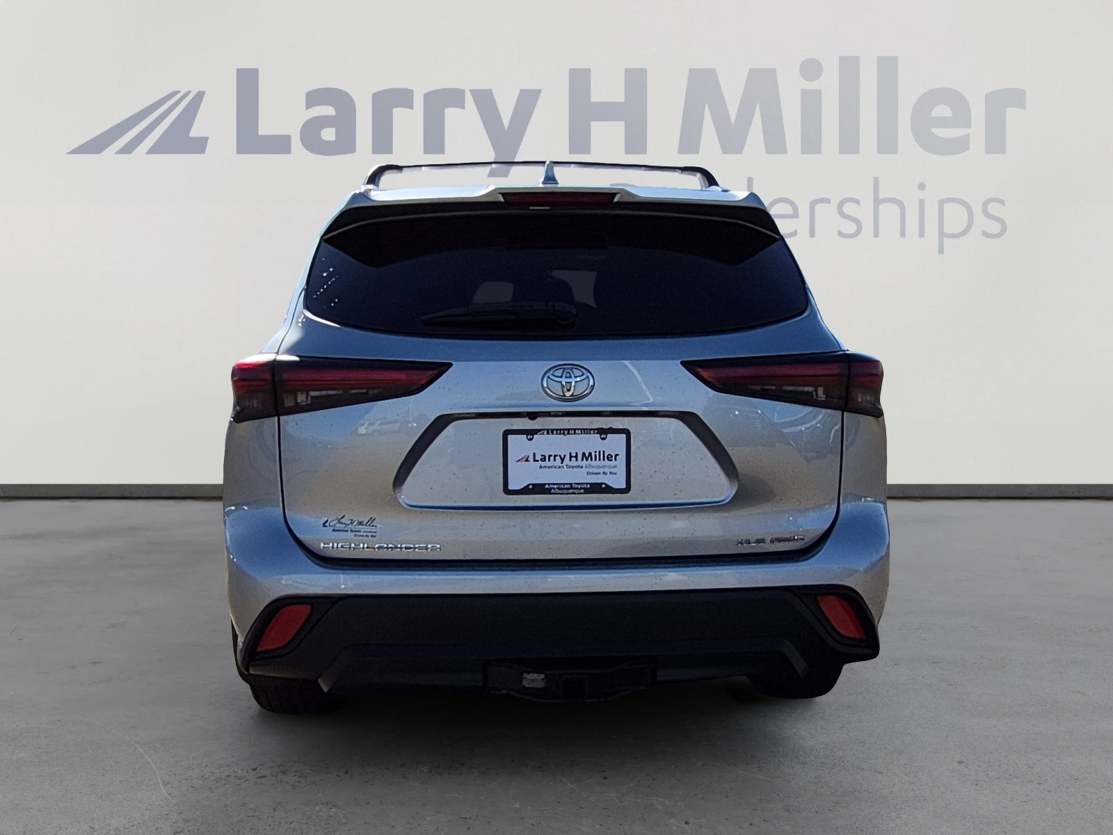 Used 2021 Toyota Highlander XLE image 4