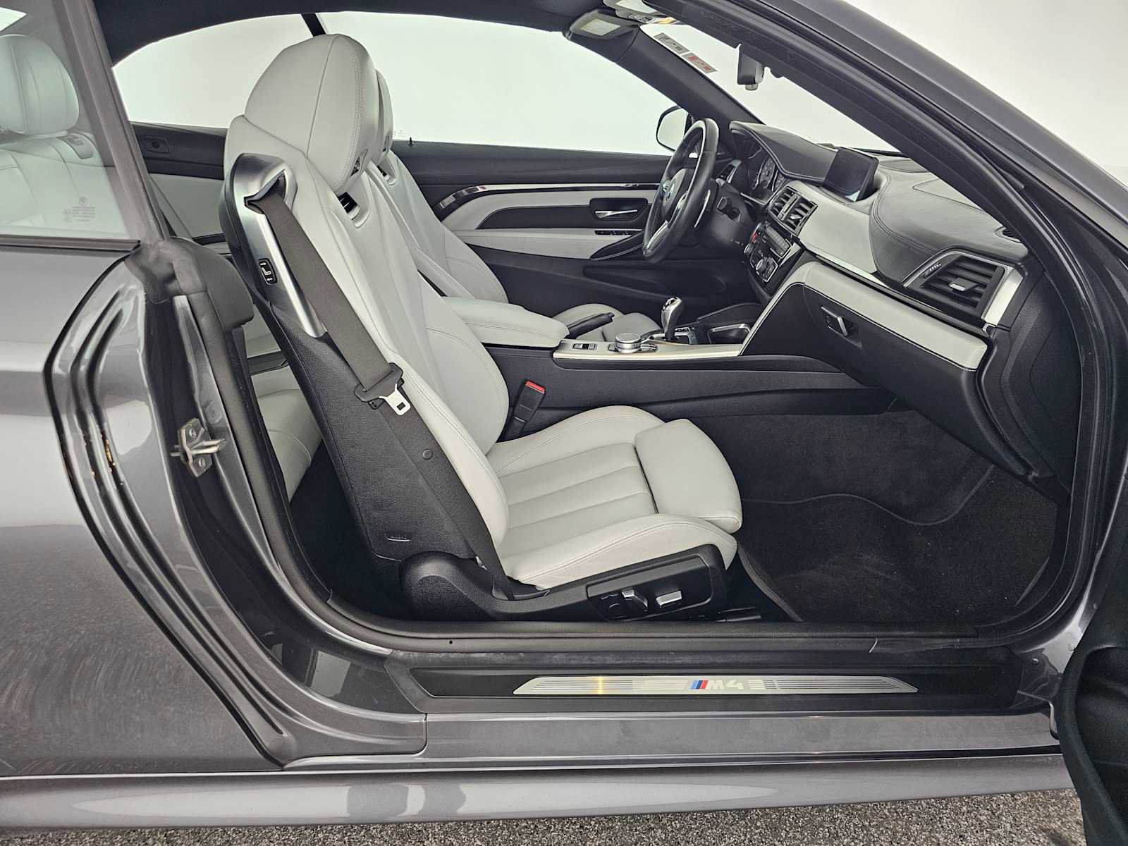 Used 2020 BMW M4 Convertible w/ M Driver's Package image 10
