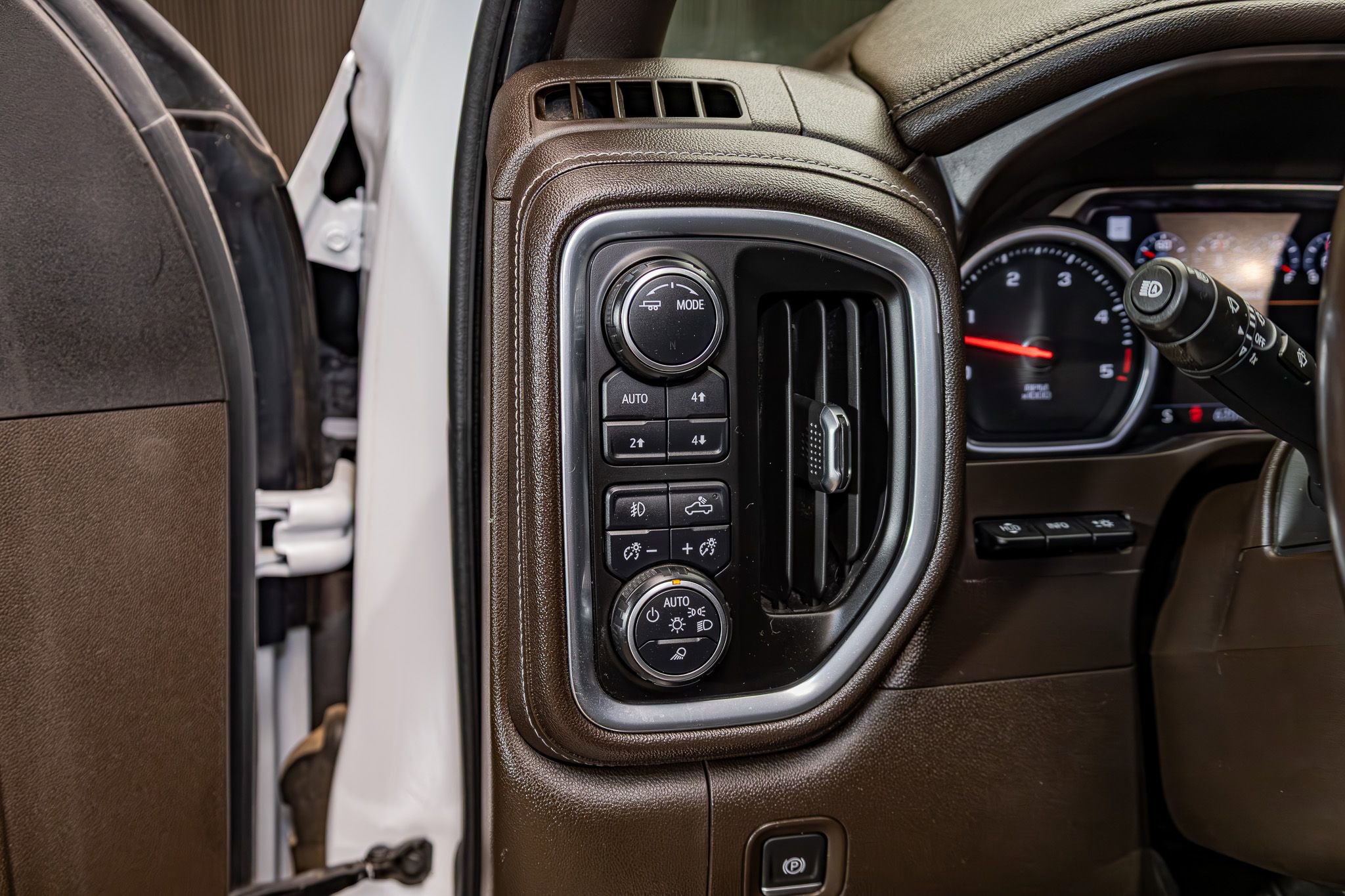 Used 2021 Chevrolet Silverado 3500 LTZ w/ LTZ Premium Package AWD/4WD image 16