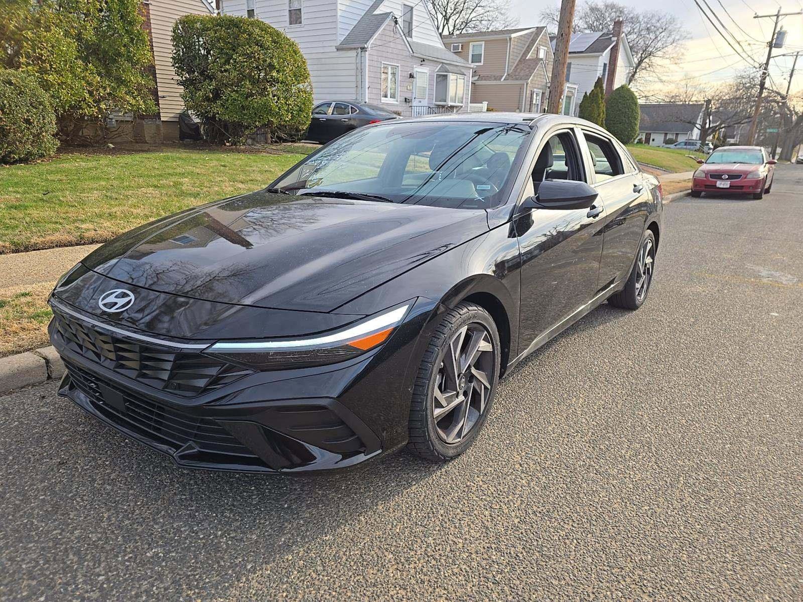 Used 2025 Hyundai Elantra SEL image 1
