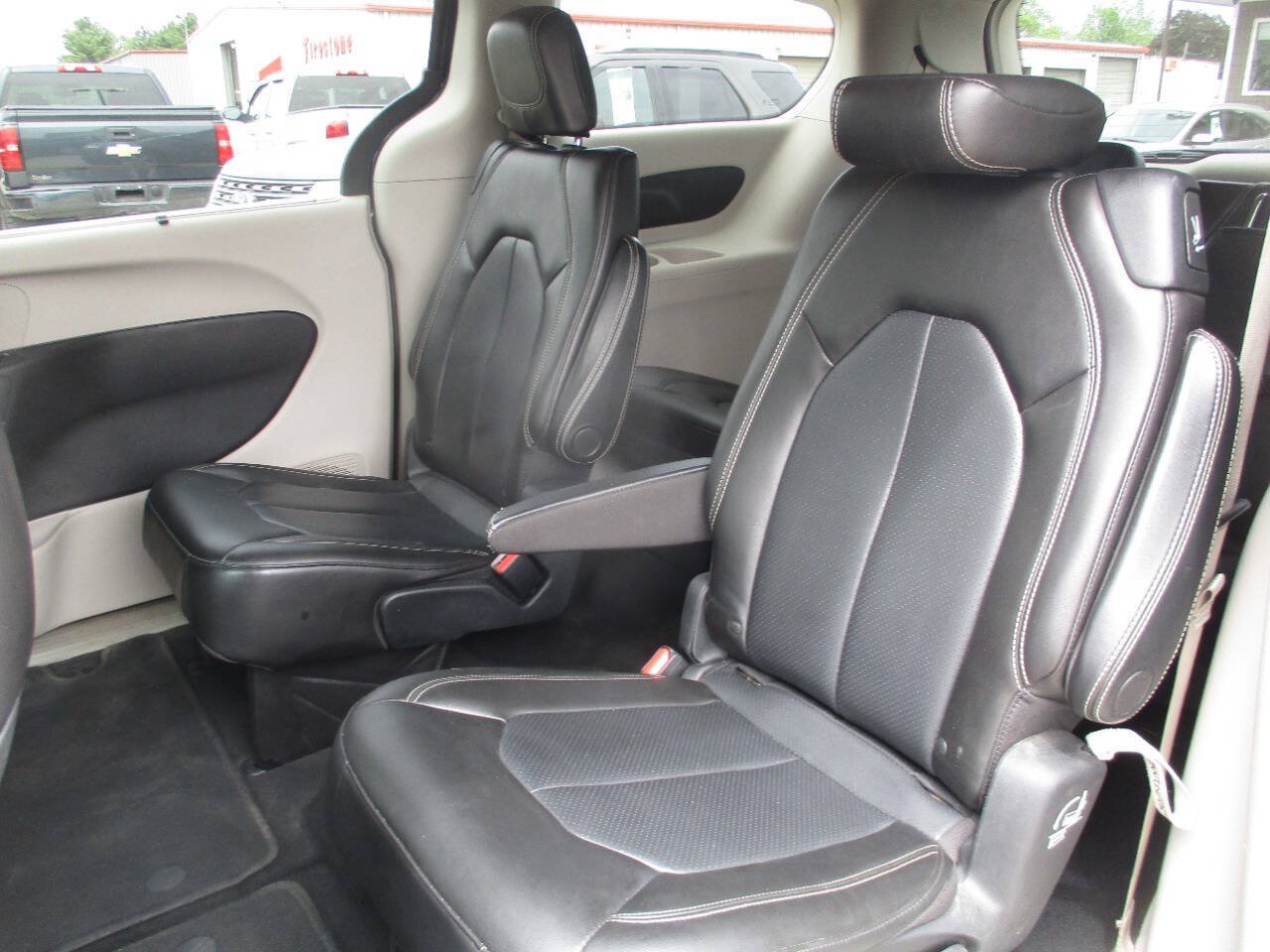 Used 2020 Chrysler Voyager Lxi FWD image 26