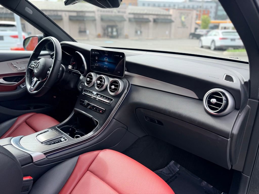 Used 2022 Mercedes-Benz GLC 300 4MATIC image 23