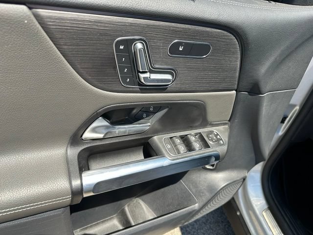 Used 2022 Mercedes-Benz GLB 35 AMG 4MATIC w/ Parking Assistance Package image 21