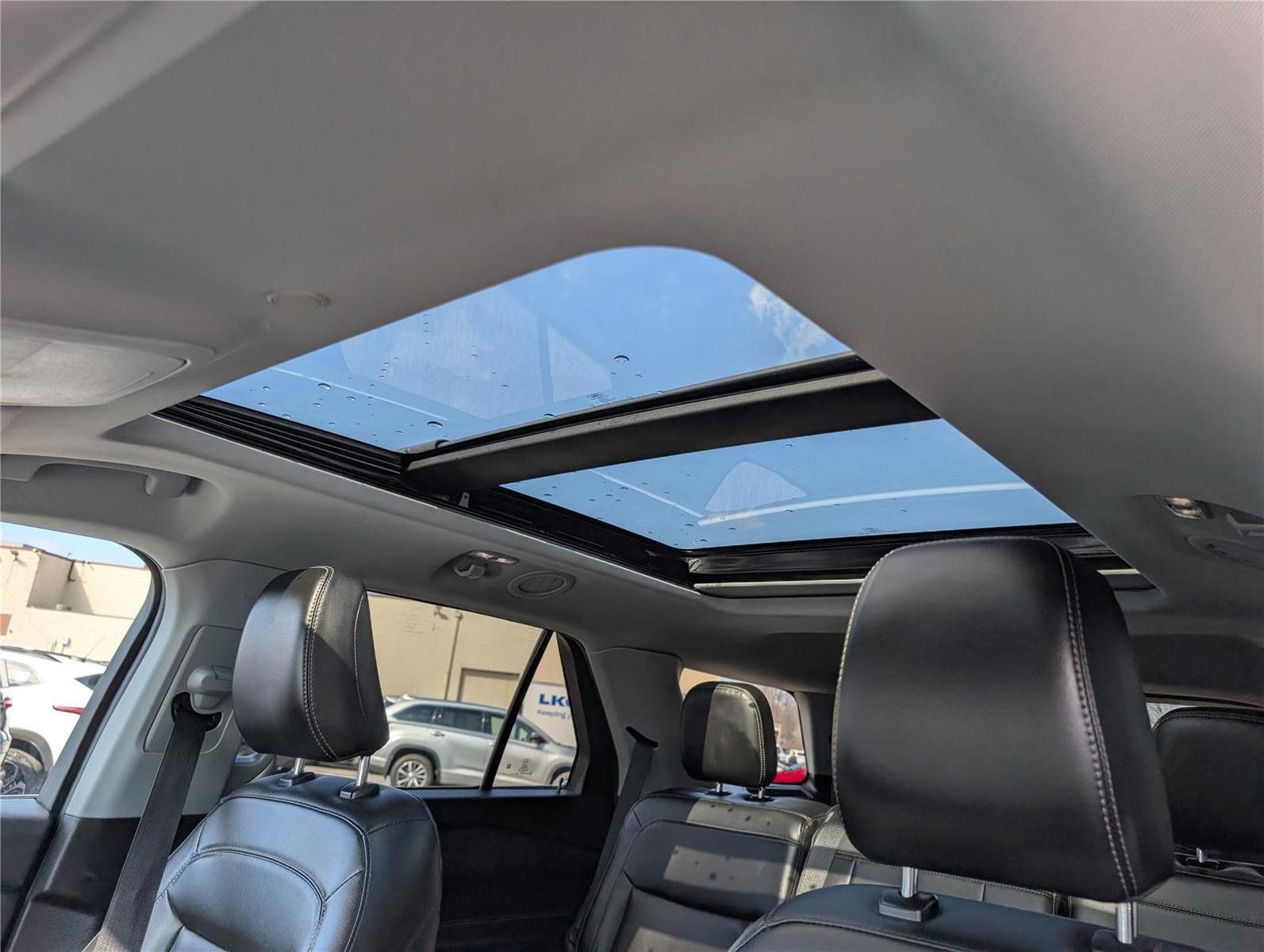 Used 2022 Ford Explorer XLT w/ Equipment Group 202A image 33