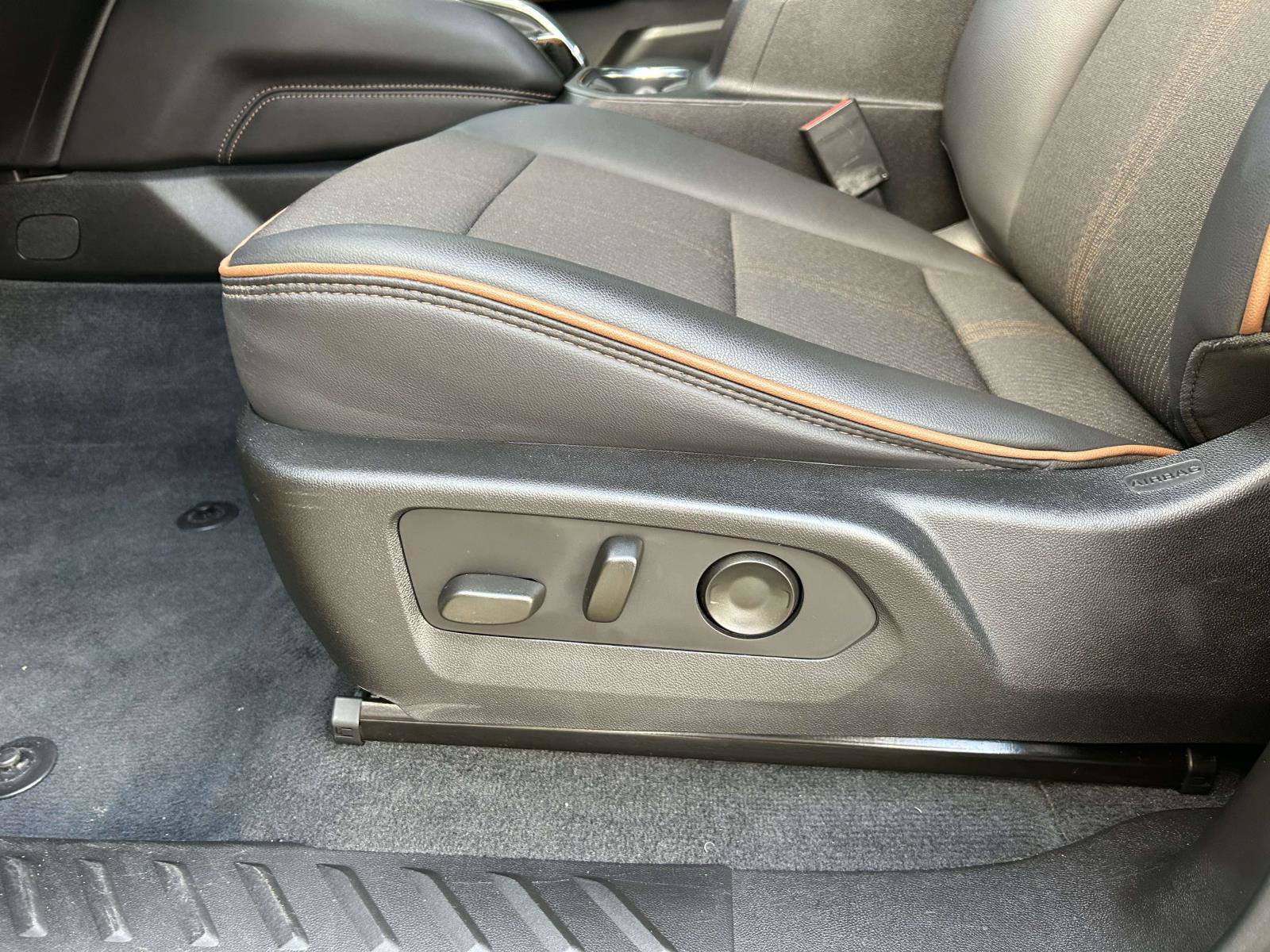 Used 2024 GMC Canyon AT4 w/ Technology Package AWD/4WD image 18