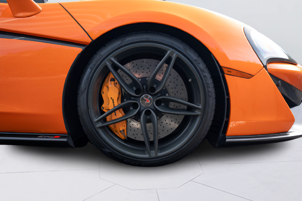Used 2018 McLaren 570S Spider RWD image 33