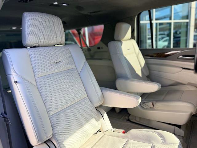 Used 2024 Cadillac Escalade ESV Sport Platinum w/ LPO, ONYX Package AWD/4WD image 20