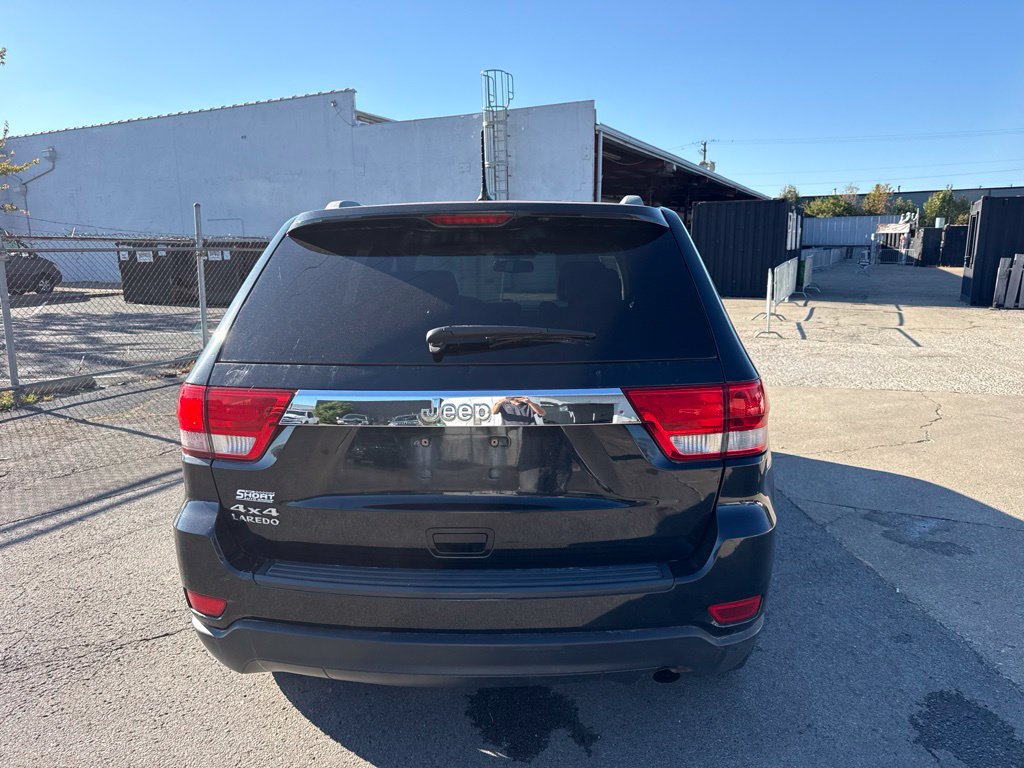 Used 2012 Jeep Grand Cherokee Laredo w/ Laredo E Group AWD/4WD image 4