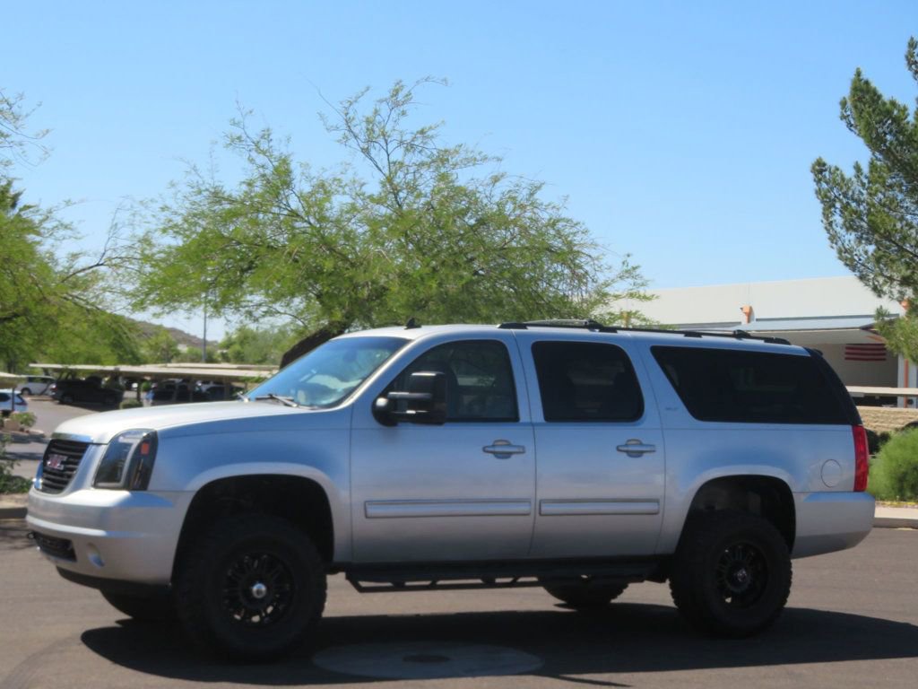Used 2010 GMC Yukon XL SLT w/ SLT-2 Equipment Package AWD/4WD image 1