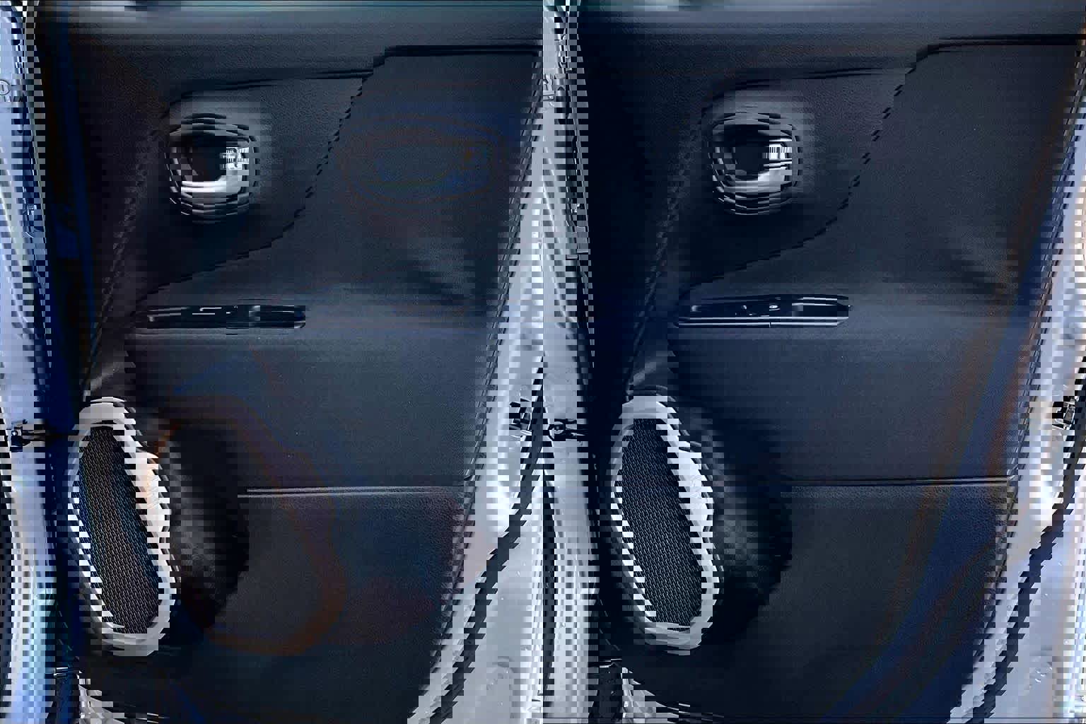 Used 2016 Jeep Renegade Latitude image 23