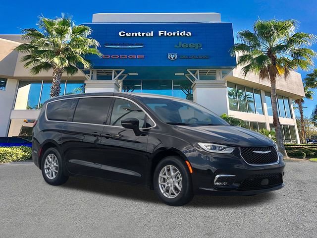 New 2026 Chrysler Pacifica Select image 2