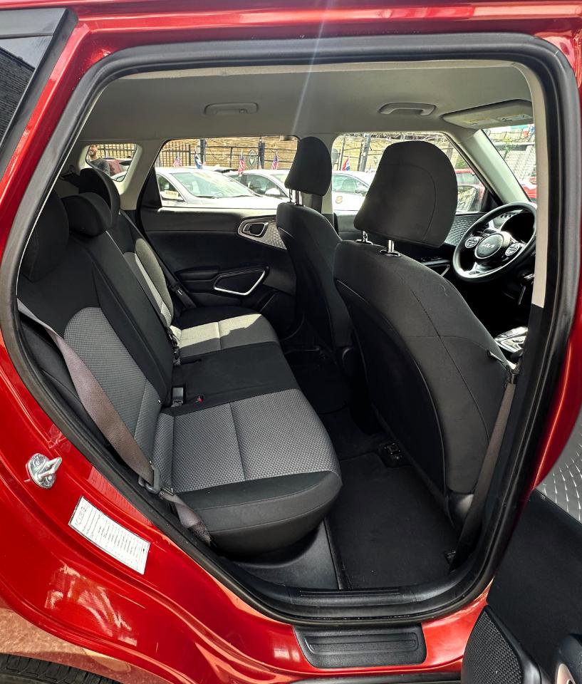 Used 2024 Kia Soul LX w/ Option Group 015 FWD image 23