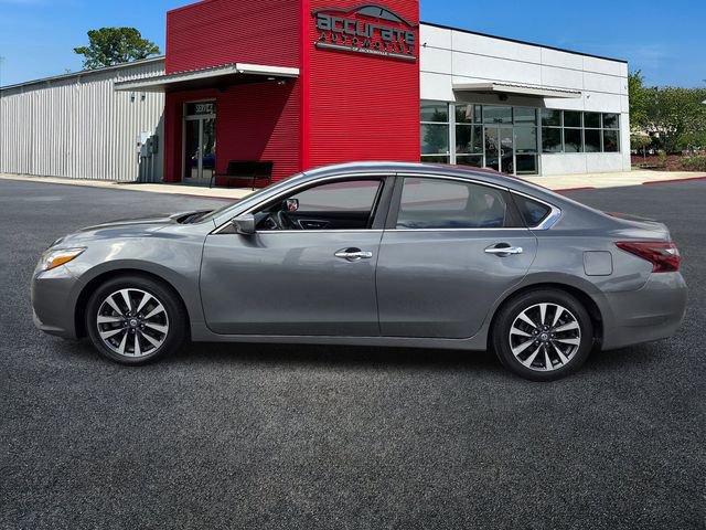 Used 2017 Nissan Altima 2.5 SV image 2