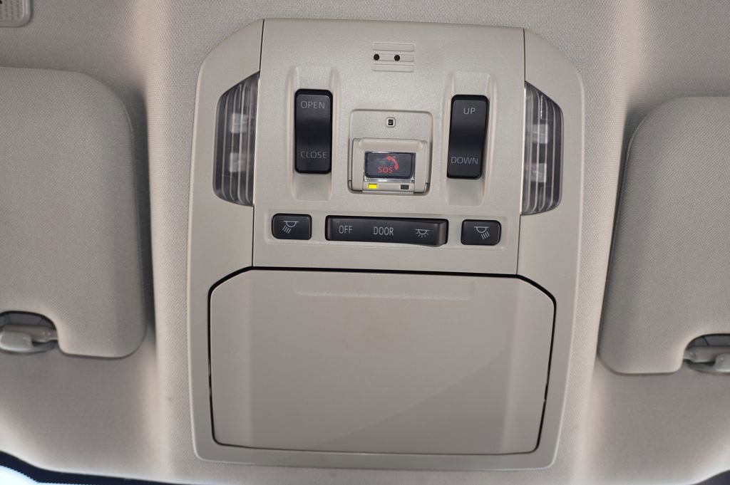 Used 2023 Toyota Highlander XLE FWD image 21
