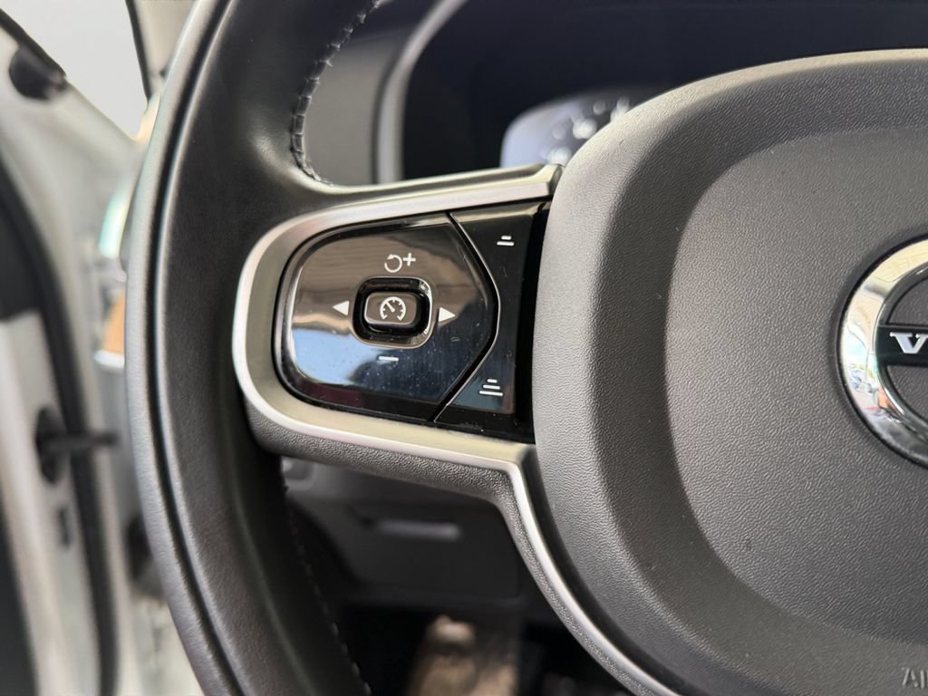 Used 2022 Volvo XC90 T6 Momentum w/ Climate Package AWD/4WD image 20