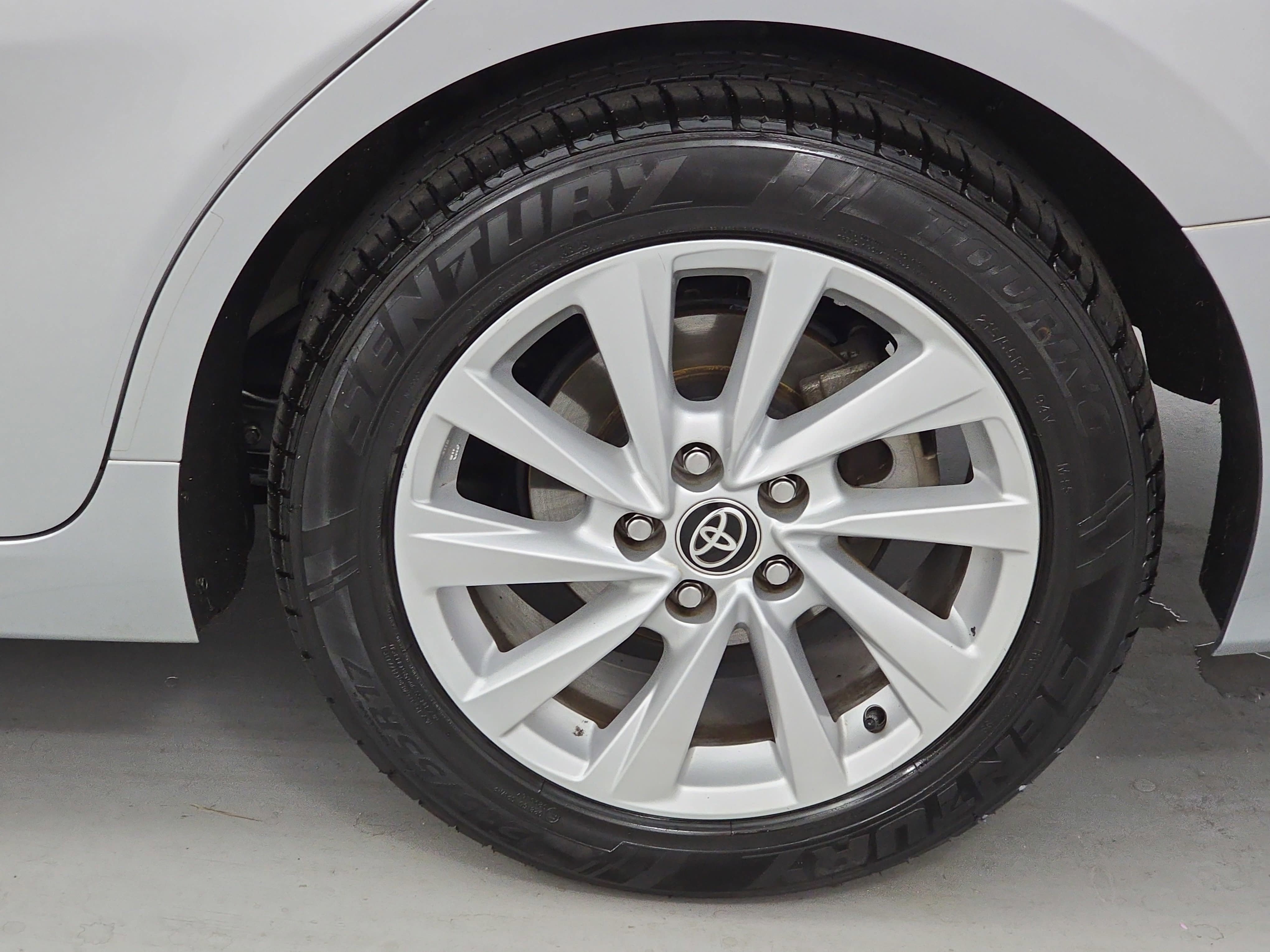 Used 2021 Toyota Camry LE FWD image 31