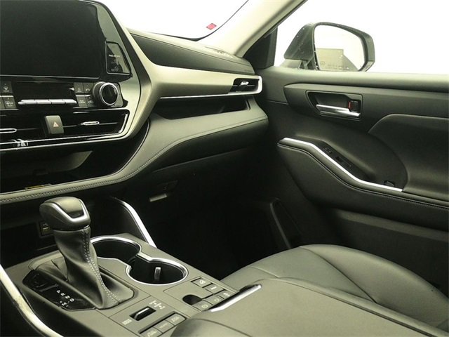 Used 2023 Toyota Highlander XLE image 13