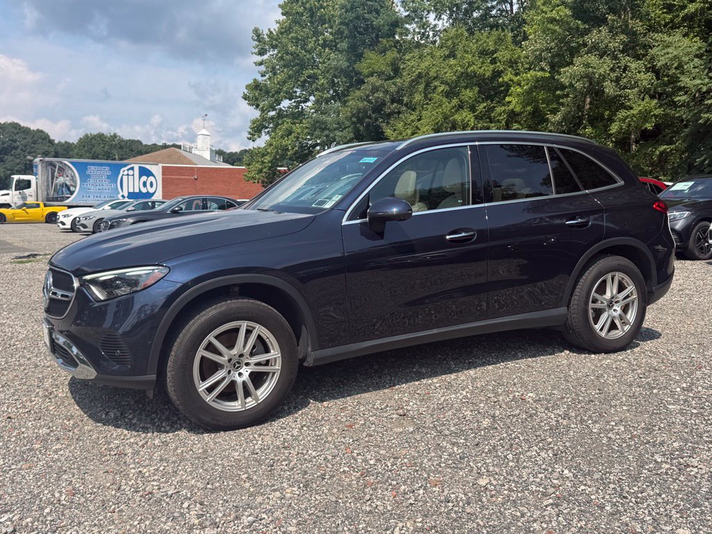 Used 2023 Mercedes-Benz GLC 300 4MATIC image 3
