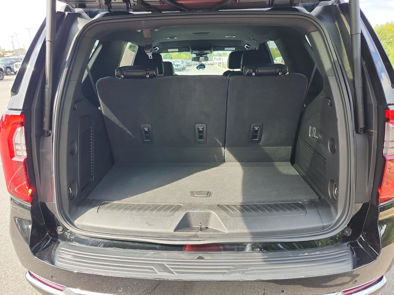 Certified 2025 GMC Yukon Elevation w/ LPO, Yukon Black Package AWD/4WD image 10