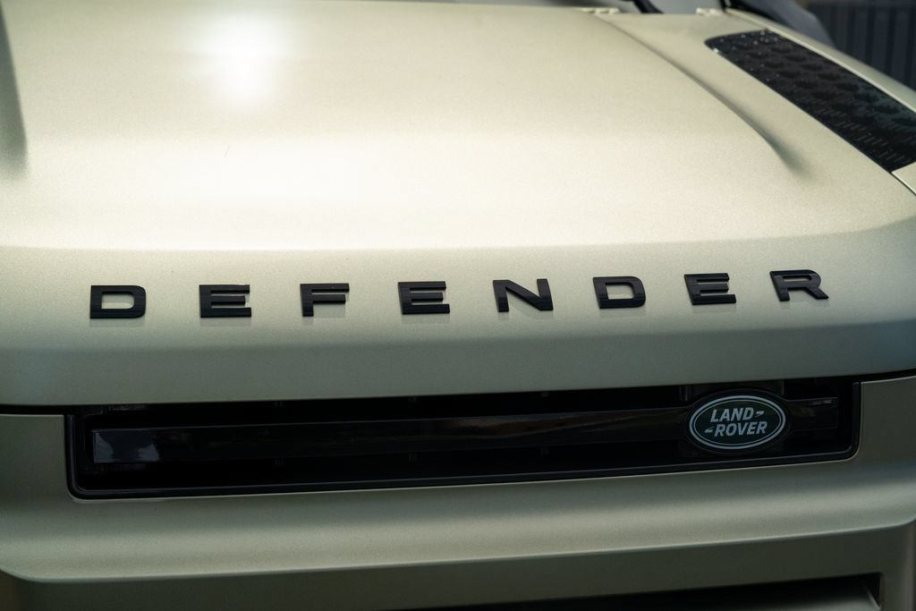 Used 2020 Land Rover Defender 110 SE AWD/4WD image 6