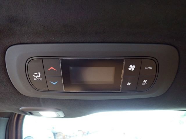 Used 2023 Chrysler Pacifica Pinnacle FWD image 18