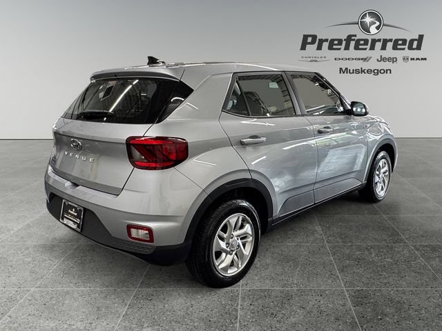 Used 2022 Hyundai Venue SE FWD image 17