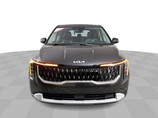 Used 2025 Kia Carnival FWD image 3