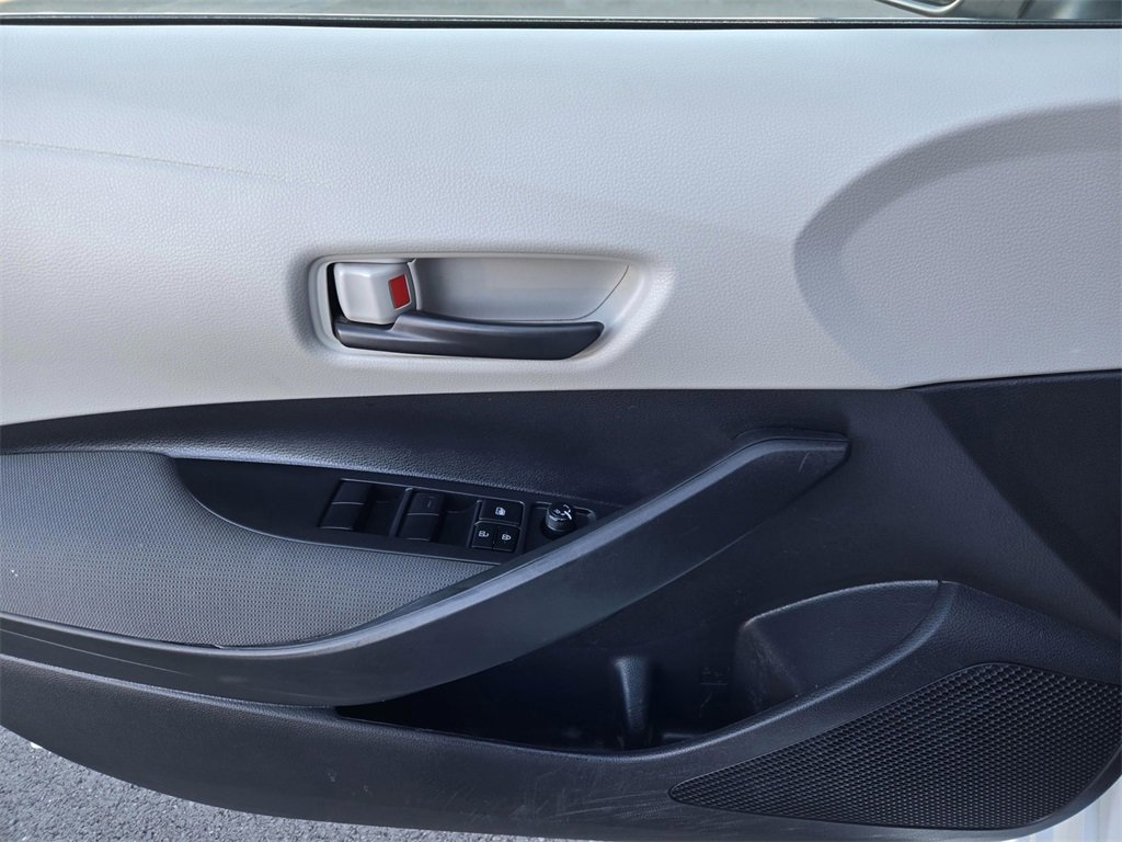 Used 2022 Toyota Corolla LE image 17