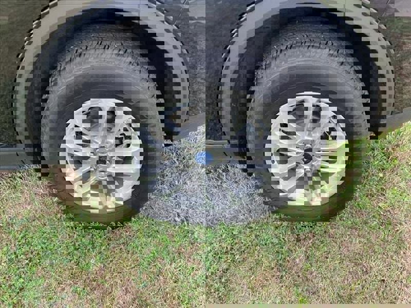 Used 2022 Ford Escape SE w/ Cold Weather Package image 3